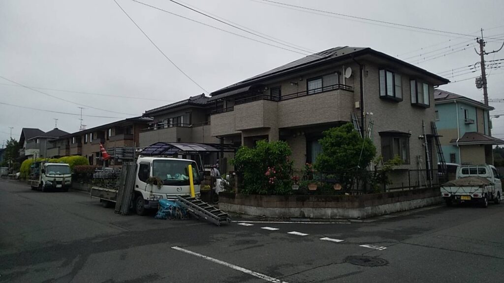 伊奈町 足場設置 雨上がった！